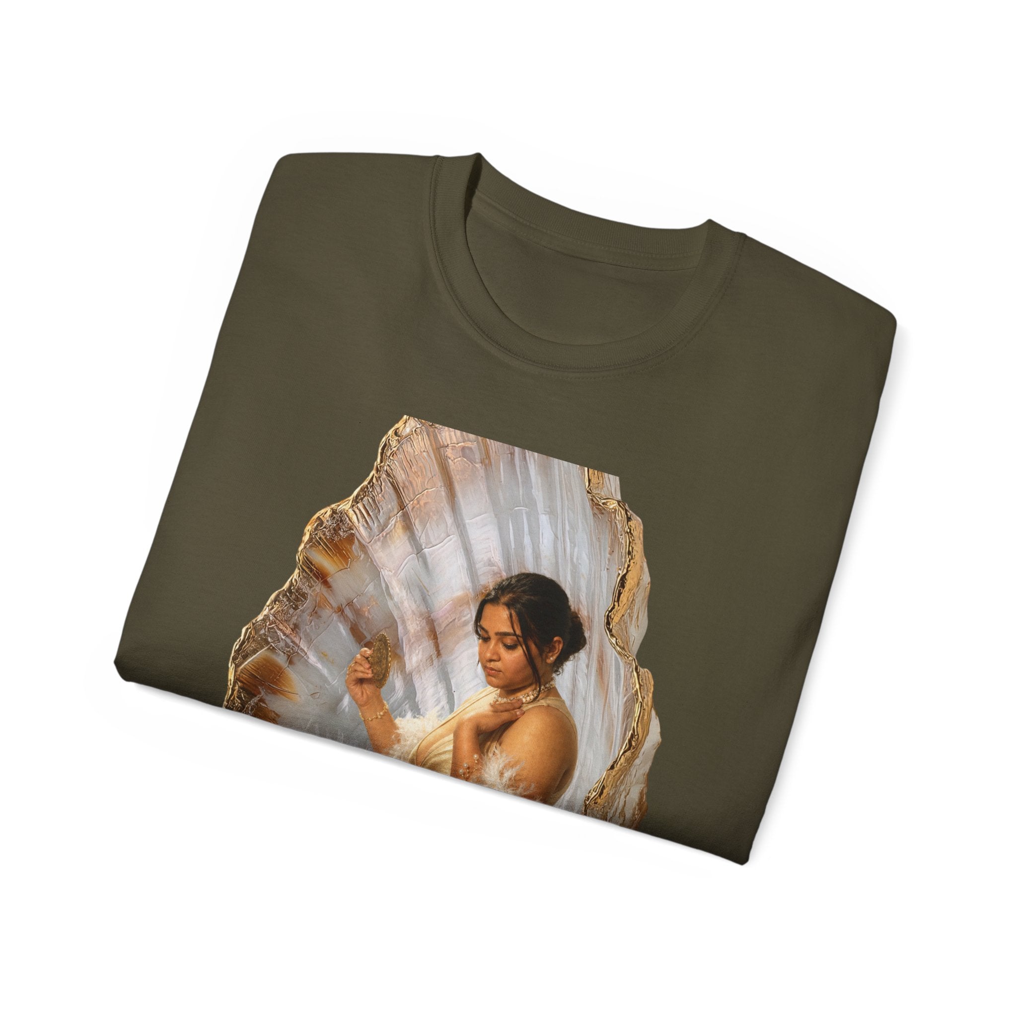 Vintage Glam Portrait T‑Shirt — Elegant Woman in Fur Graphic Tee