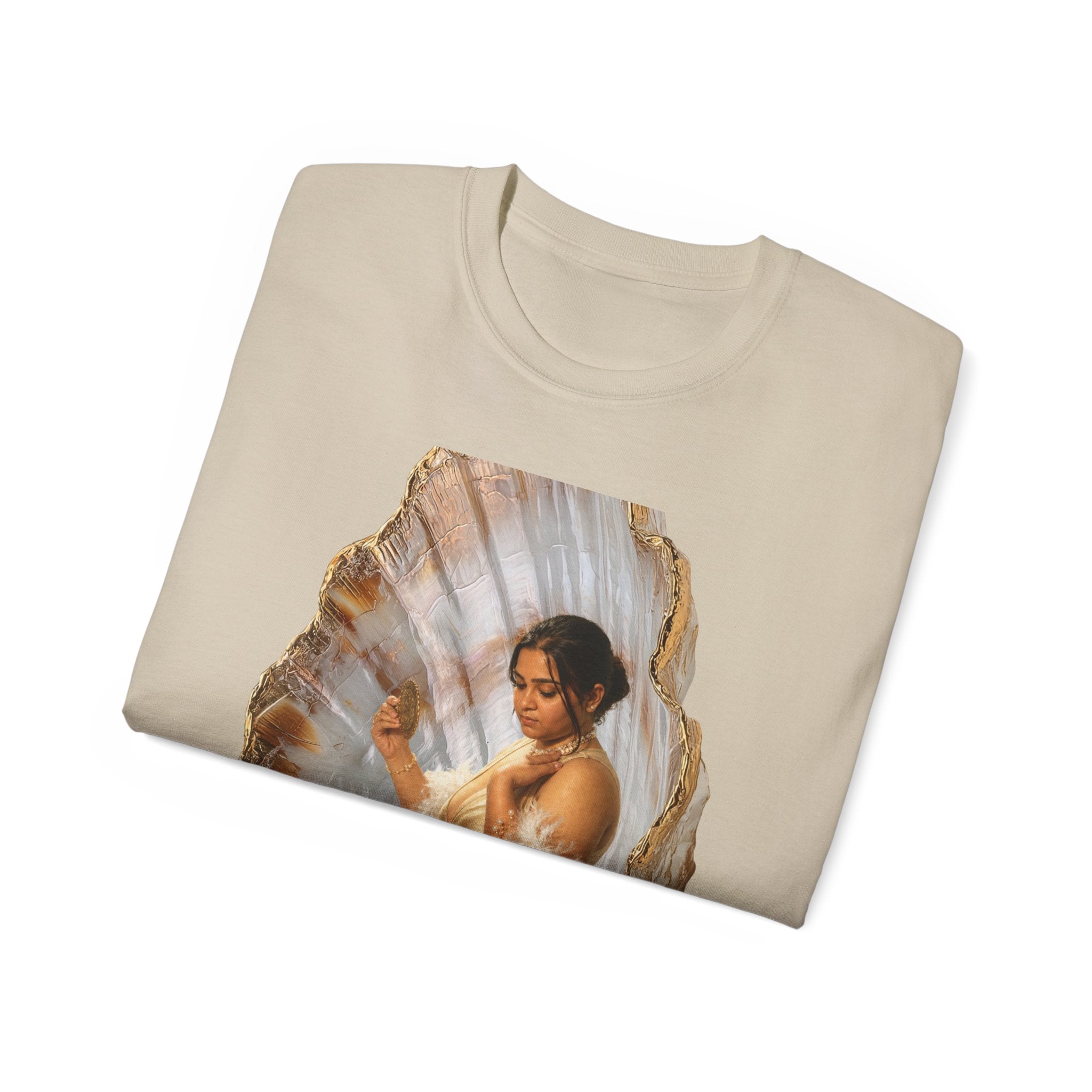 Vintage Glam Portrait T‑Shirt — Elegant Woman in Fur Graphic Tee