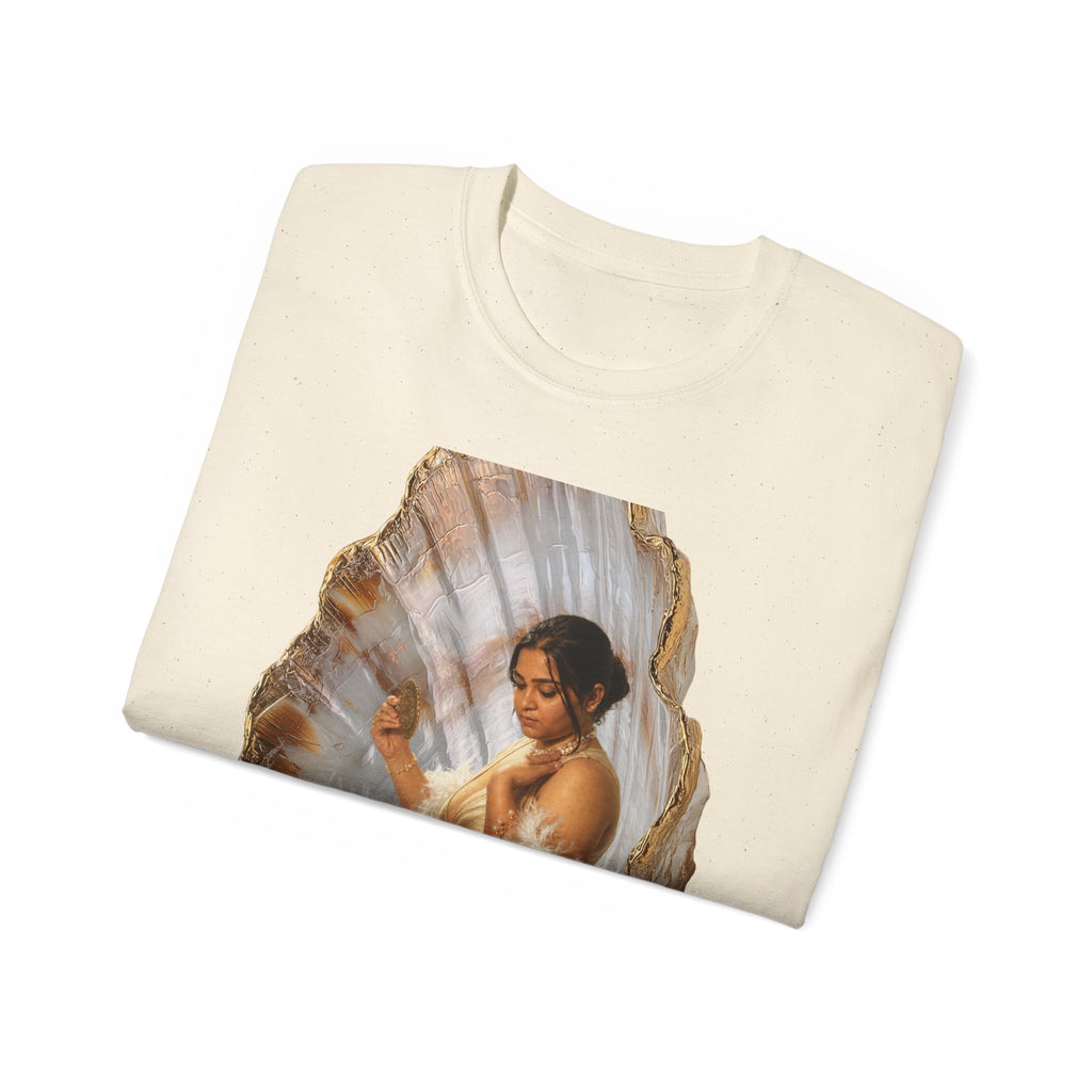 Vintage Glam Portrait T‑Shirt — Elegant Woman in Fur Graphic Tee