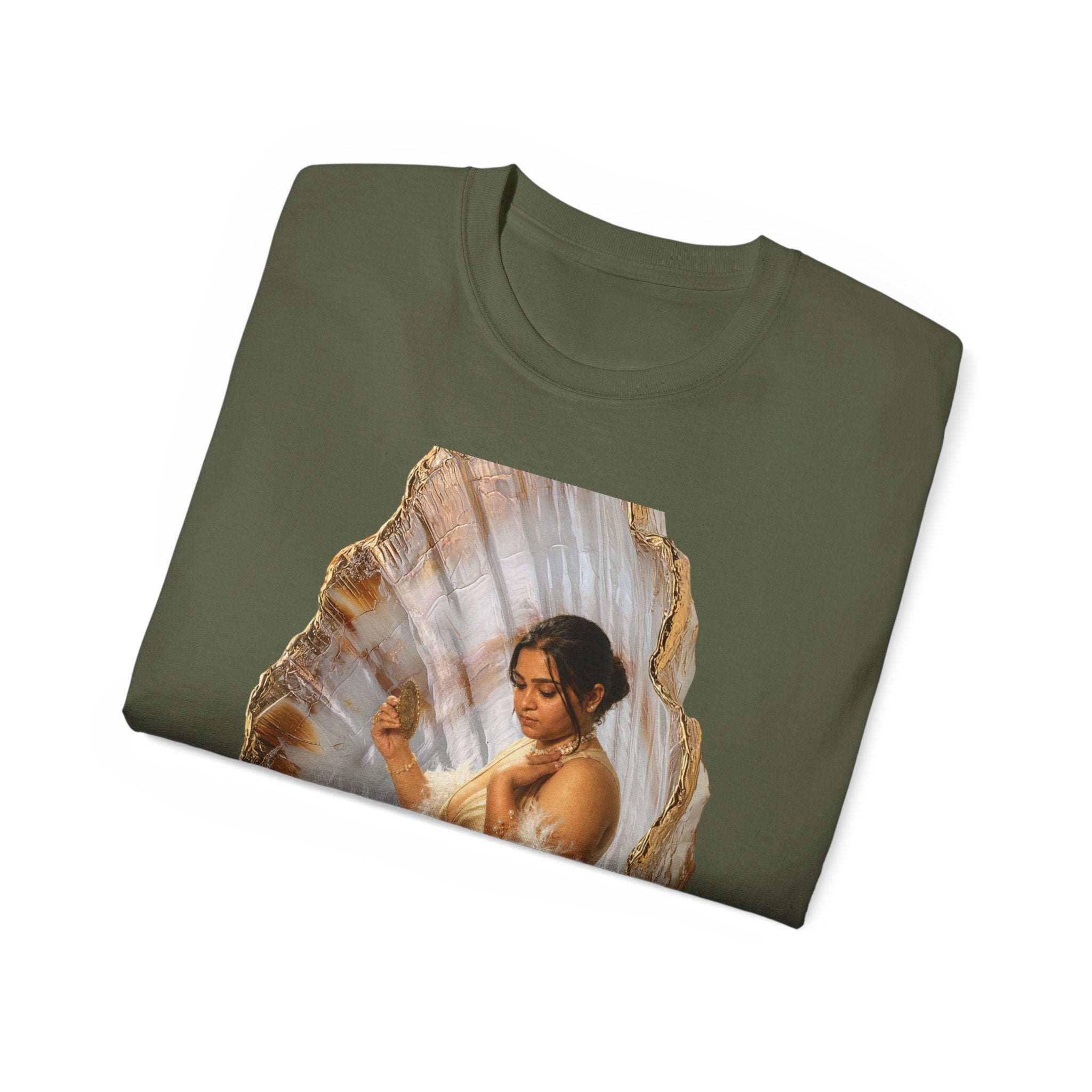 Vintage Glam Portrait T‑Shirt — Elegant Woman in Fur Graphic Tee