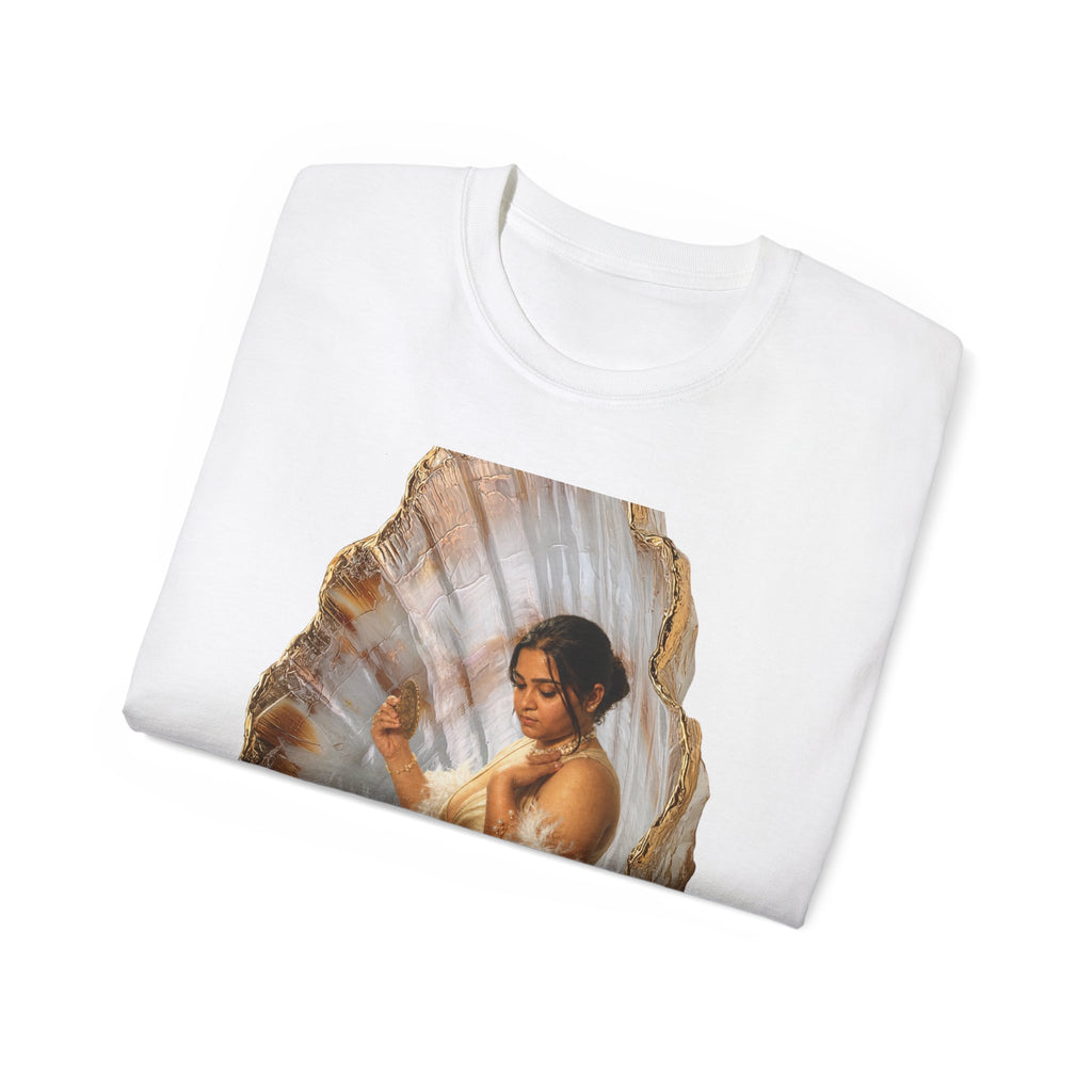 Vintage Glam Portrait T‑Shirt — Elegant Woman in Fur Graphic Tee
