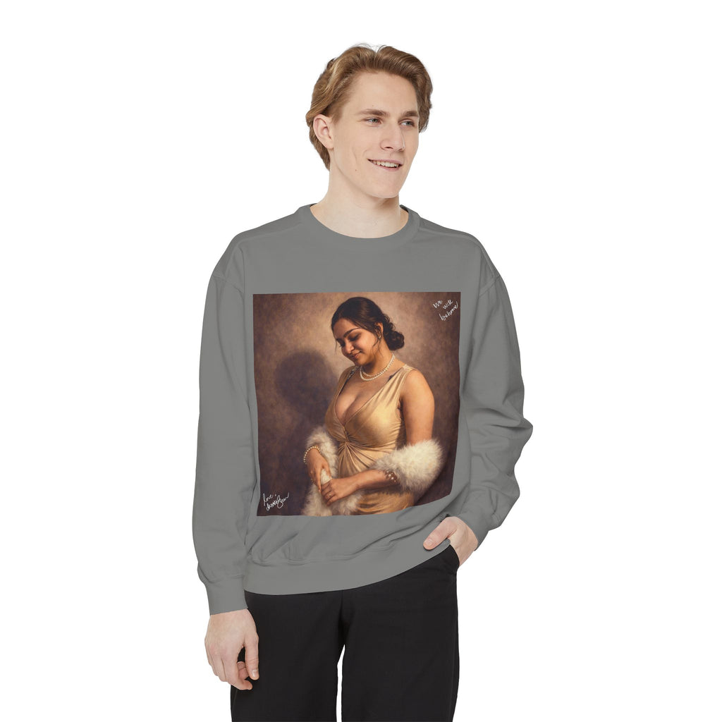 Portrait Sweatshirt — Vintage Frame Elegant Lady Graphic Pullover