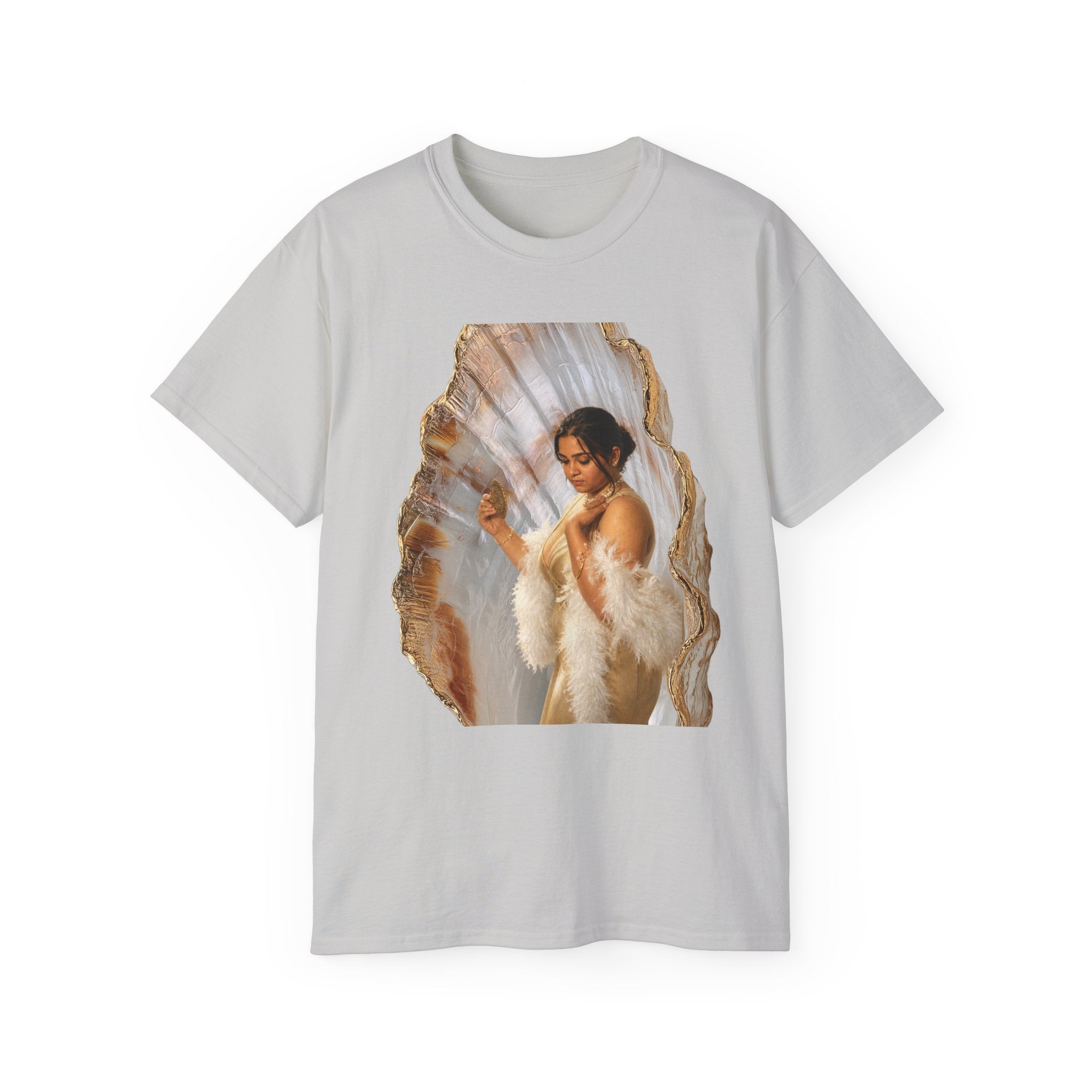 Vintage Glam Portrait T‑Shirt — Elegant Woman in Fur Graphic Tee