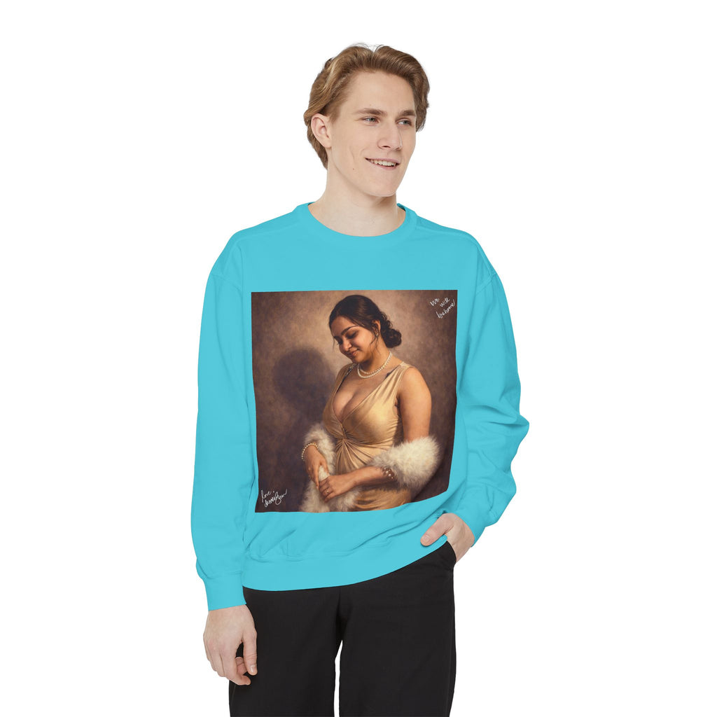 Portrait Sweatshirt — Vintage Frame Elegant Lady Graphic Pullover