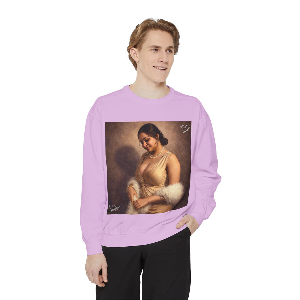 Portrait Sweatshirt — Vintage Frame Elegant Lady Graphic Pullover